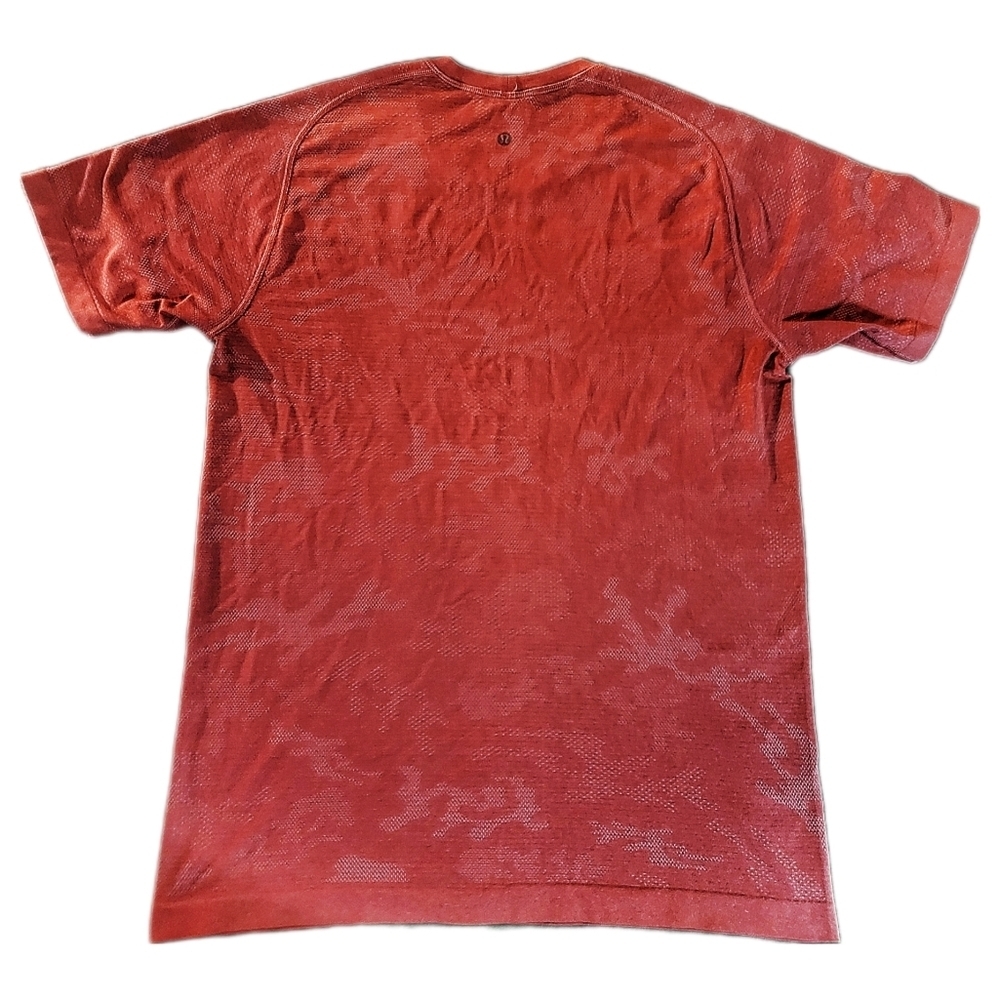 Lululemon \ Metal Vent Tech Short-Sleeve T Shirt / M / Red Camo - Picture 4 of 6